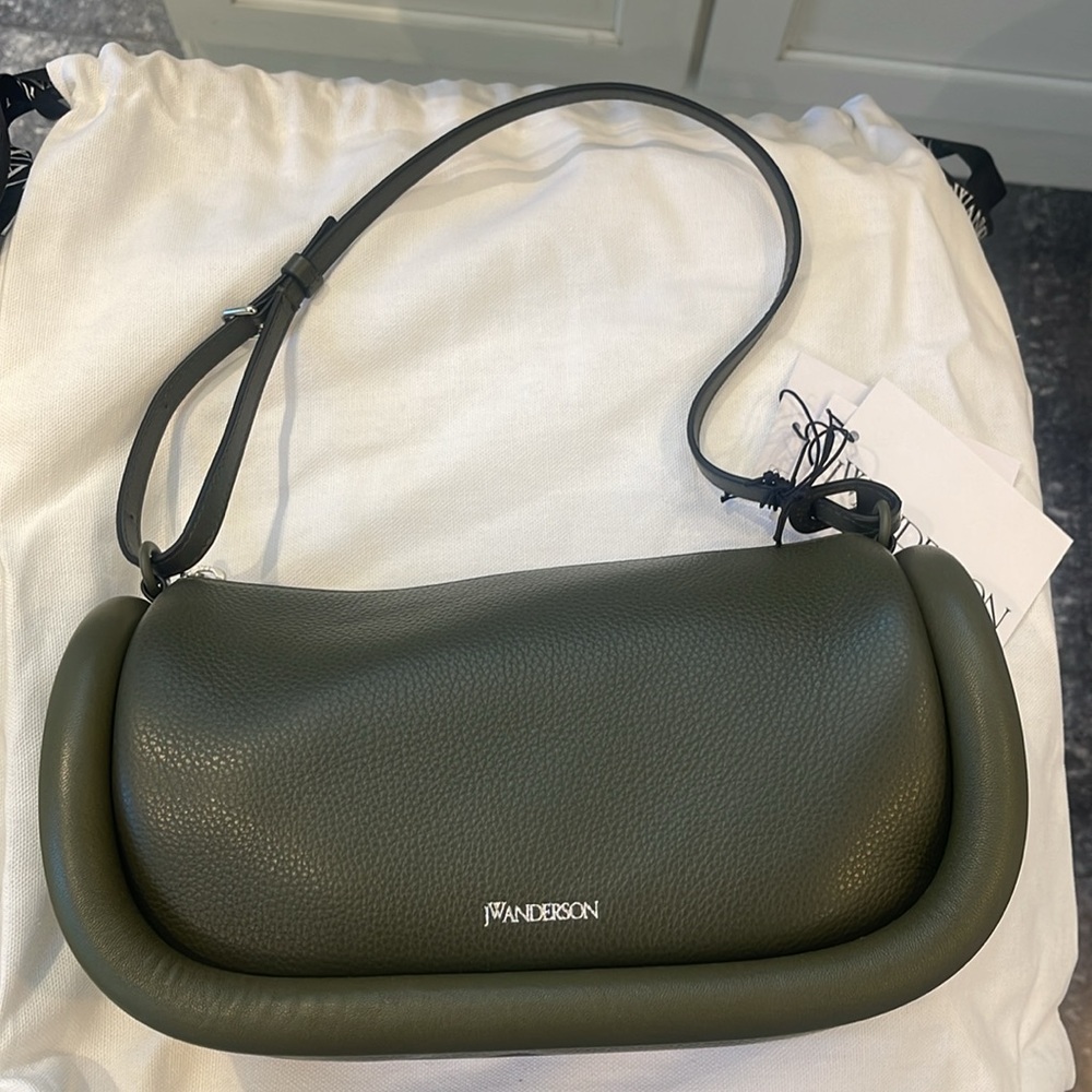 SOLD!!!!! NWT JW ANDERSON THE BUMPER BAG IN DARK OLIVE. - Picture 3 of 13